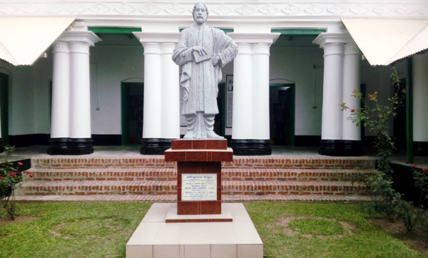 নতুন সাজে বিশ্বকবির পতিসর